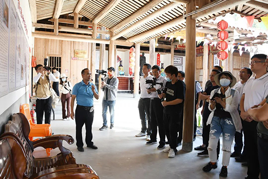 13 振興茶產(chǎn)業(yè) 媒體來助力 廈門市安溪商會組織媒體記者走進安溪茶鄉(xiāng)918.png