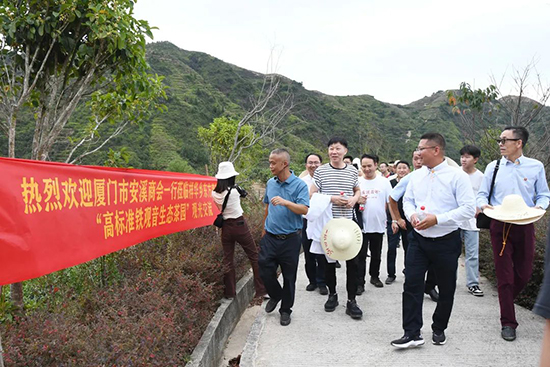 13 振興茶產(chǎn)業(yè) 媒體來助力 廈門市安溪商會組織媒體記者走進安溪茶鄉(xiāng)1087.png